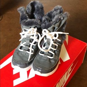 Nike roshe one boots size 10.5